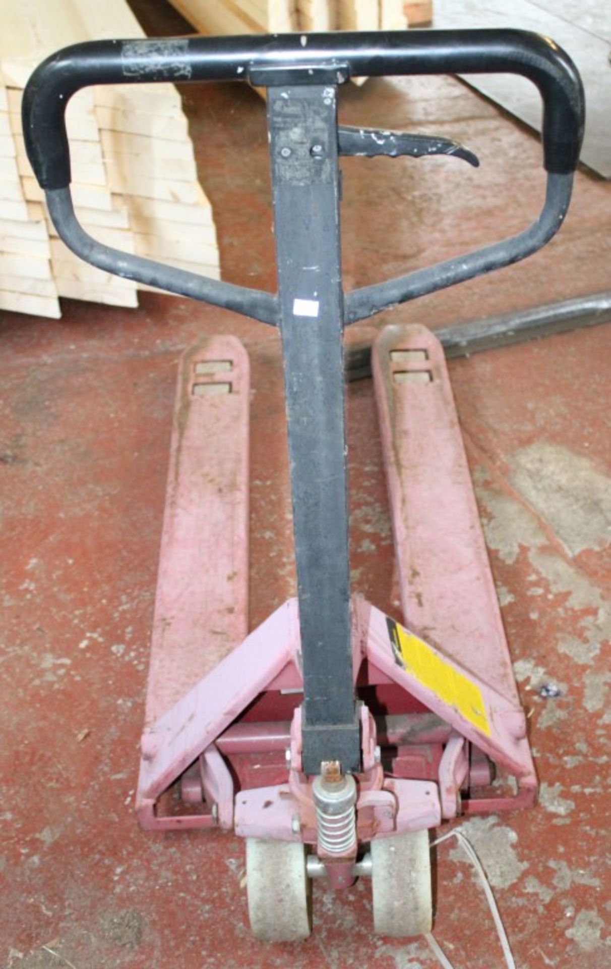 1 x Warrior Pallet Pump Truck - 2500kg Capacity - CL151 - Ref R018 - Location: Manchester - Image 3 of 3