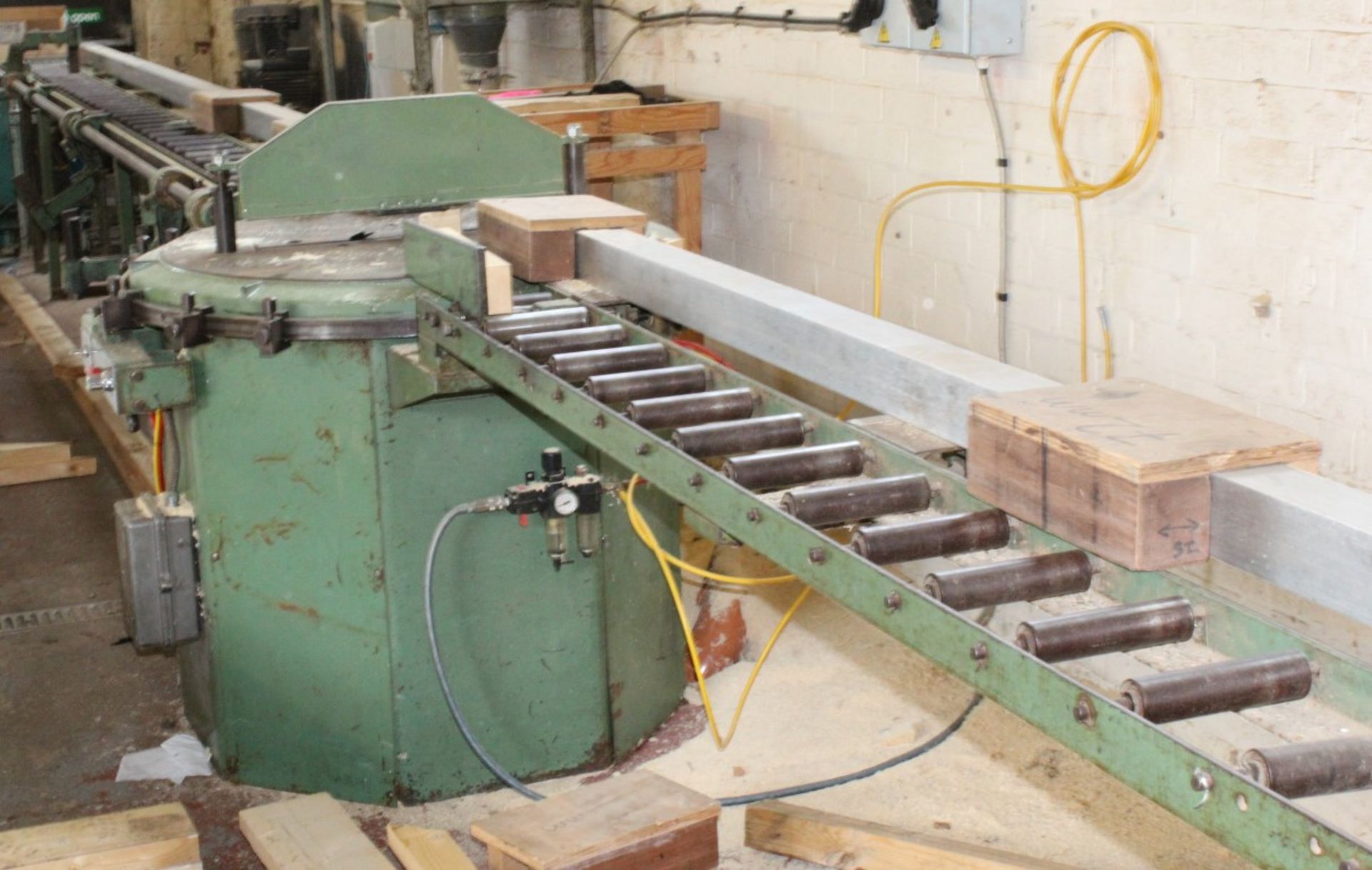 1 x Robinson EOT Roof Truss Saw - With 4x4 Inch Aluminium Backfence, Dust Extractor and Approx 45 - Image 4 of 17