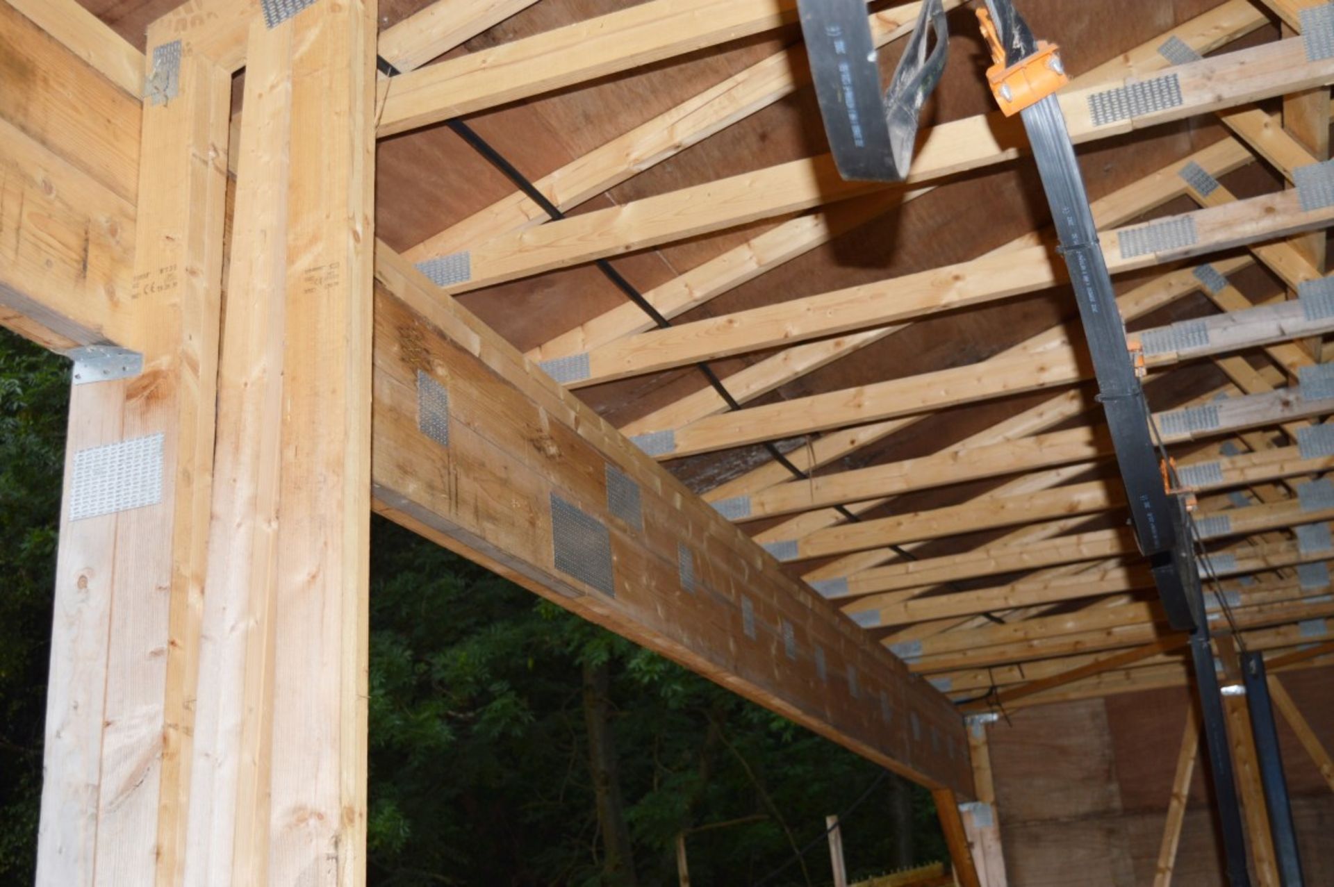 1 x Large Purpose Built Canopy Shed - Super Chord Purlin Construction With OSB Felted Roof - - Image 8 of 9