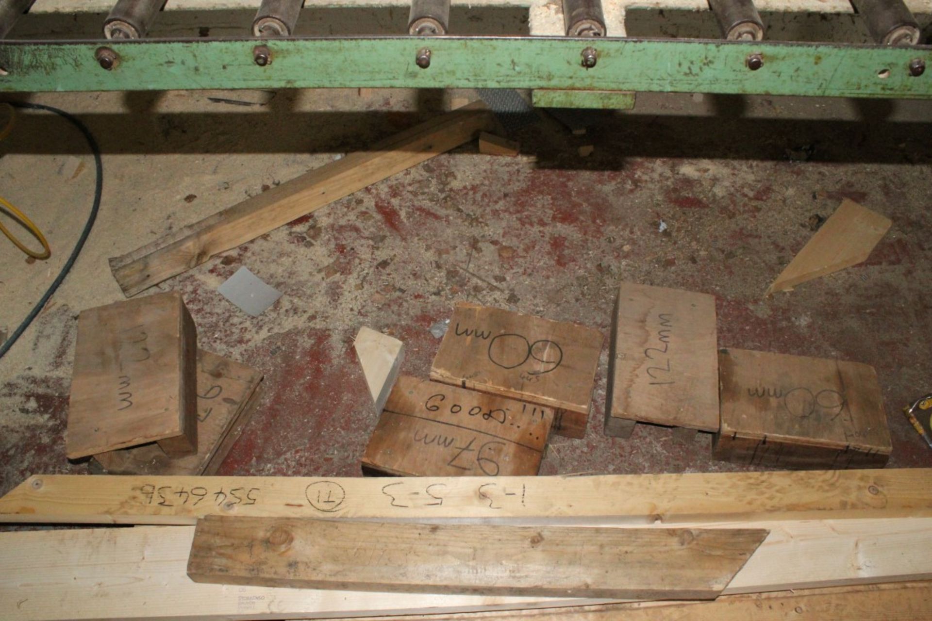 1 x Robinson EOT Roof Truss Saw - With 4x4 Inch Aluminium Backfence, Dust Extractor and Approx 45 - Image 6 of 17