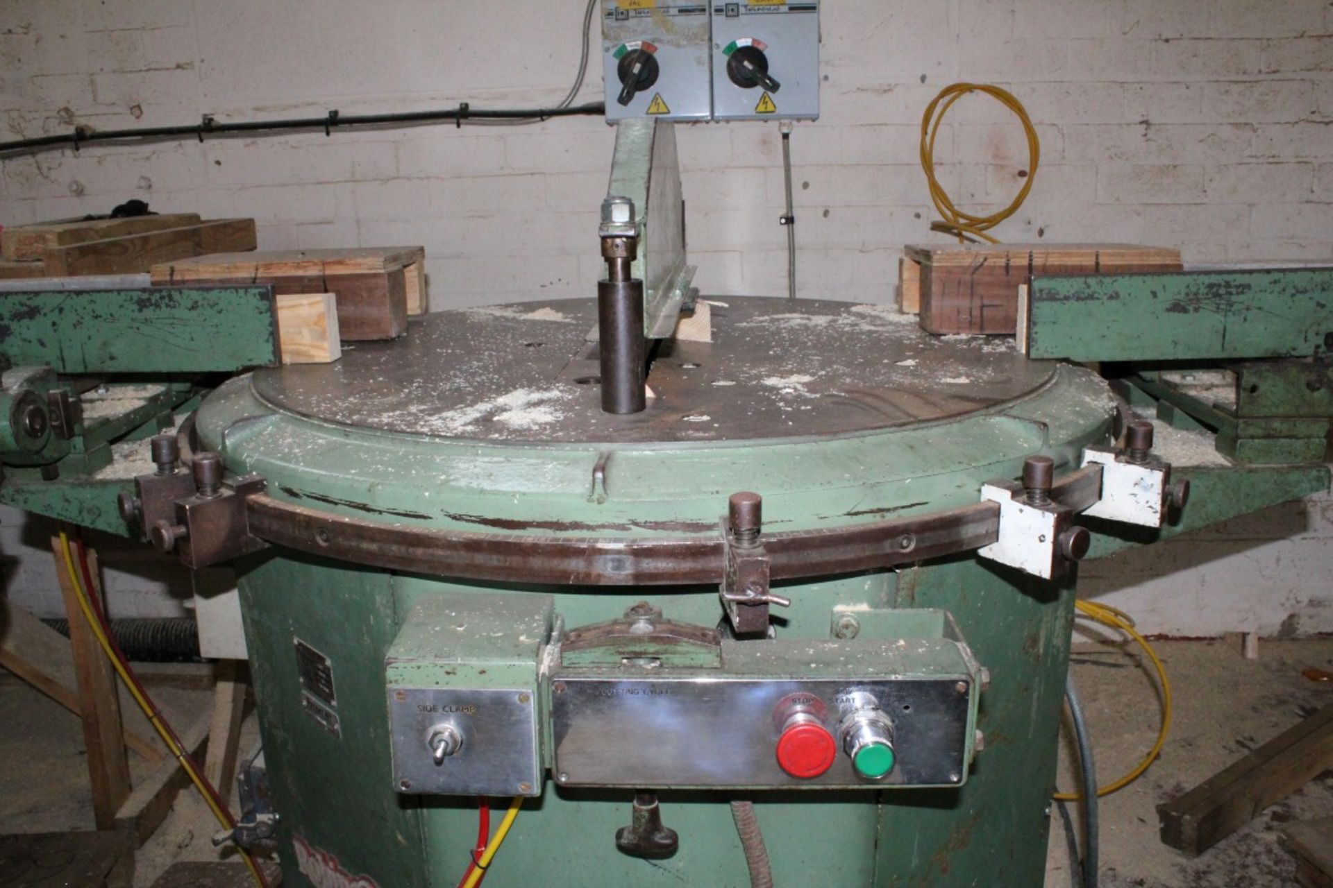 1 x Robinson EOT Roof Truss Saw - With 4x4 Inch Aluminium Backfence, Dust Extractor and Approx 45 - Image 10 of 17