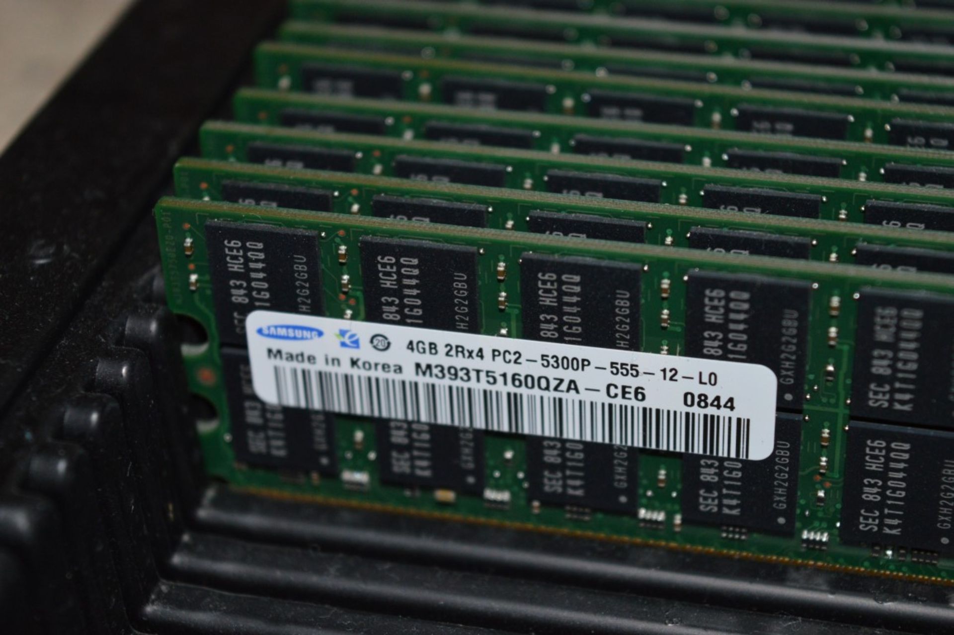 10 x Samsung 4GB PC2-5300 DDR2-667MHz ECC Reg CL5 240Pin SERVER DIMM Ram Modules - Part No: - Image 2 of 3