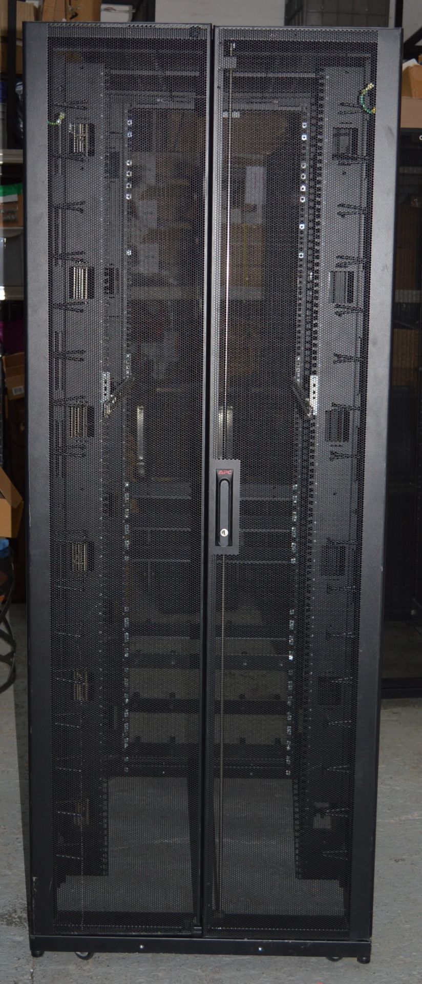 1 x APC Netshelter 42U Server Enclosure - AR3100 Black - Suitable For 19 Inch Compliant - Image 3 of 6
