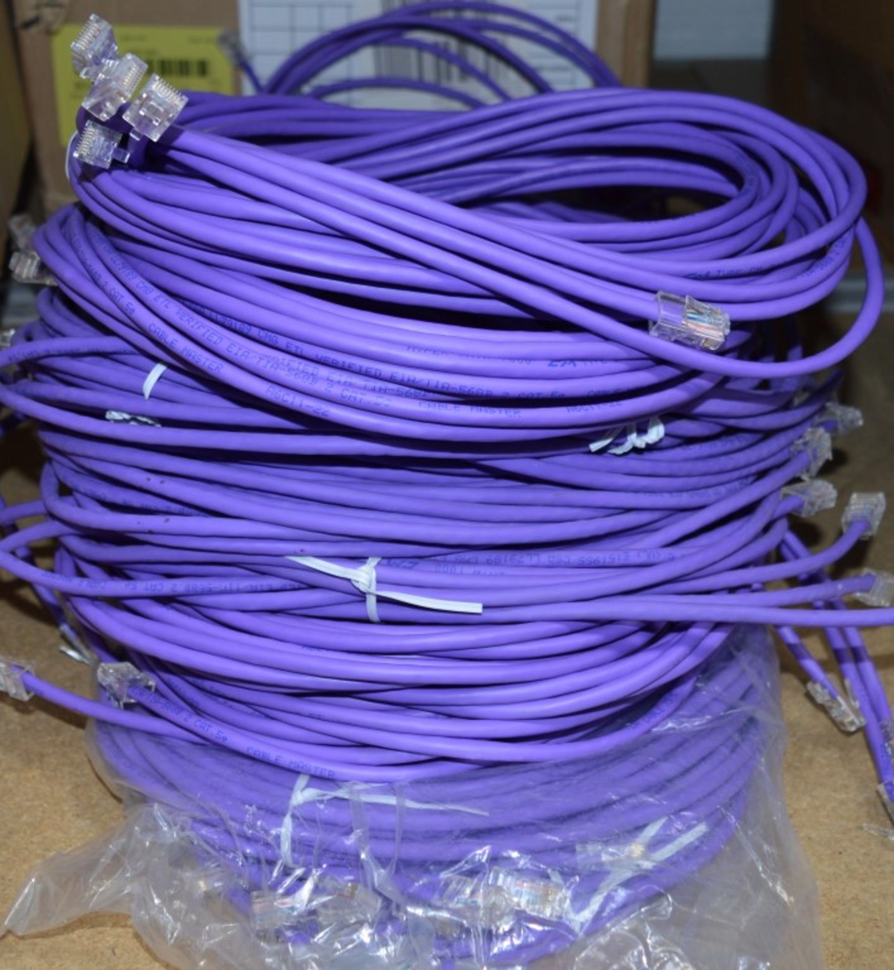 114 x CAT 5 ENB Ethernet Cables - Unused Stock - Purple, Blue, Red - Ref TEC 429/430 - CL106 - - Bild 2 aus 5