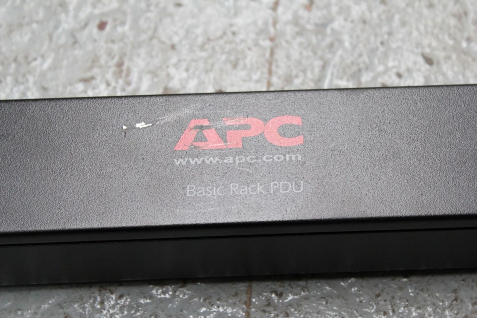 1 x APC Basic Rack Power Distribution Unit PDU - Model AP7553 - 230V 32A - CL106 - Removed From - Bild 2 aus 5