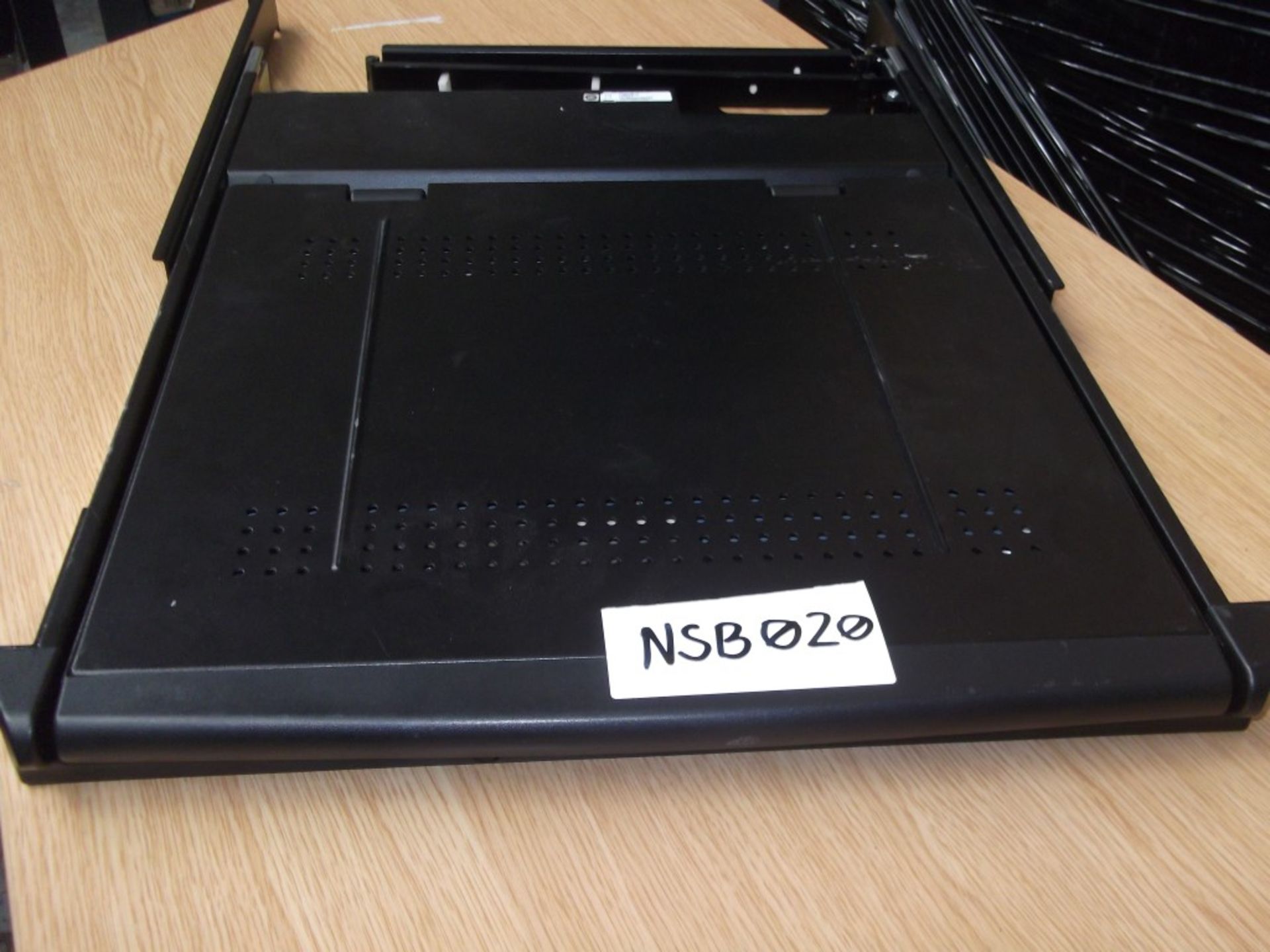 1 x APC 17" Rackmount LCD Monitor & Keyboard - Ref NSB020 - Recently Removed From A Working Office - Image 4 of 4