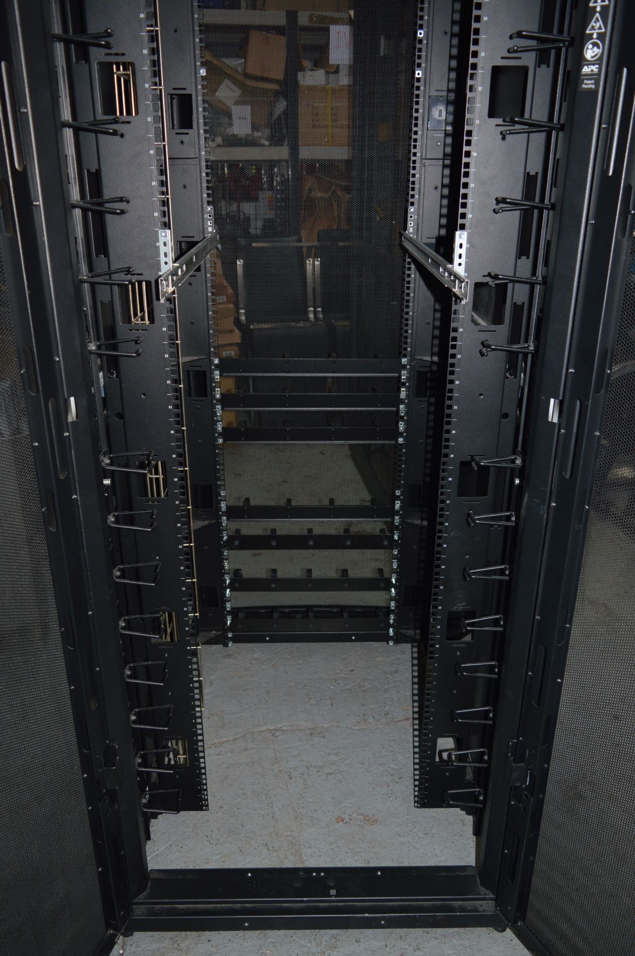 1 x APC Netshelter 42U Server Enclosure - AR3100 Black - Suitable For 19 Inch Compliant - Image 4 of 6