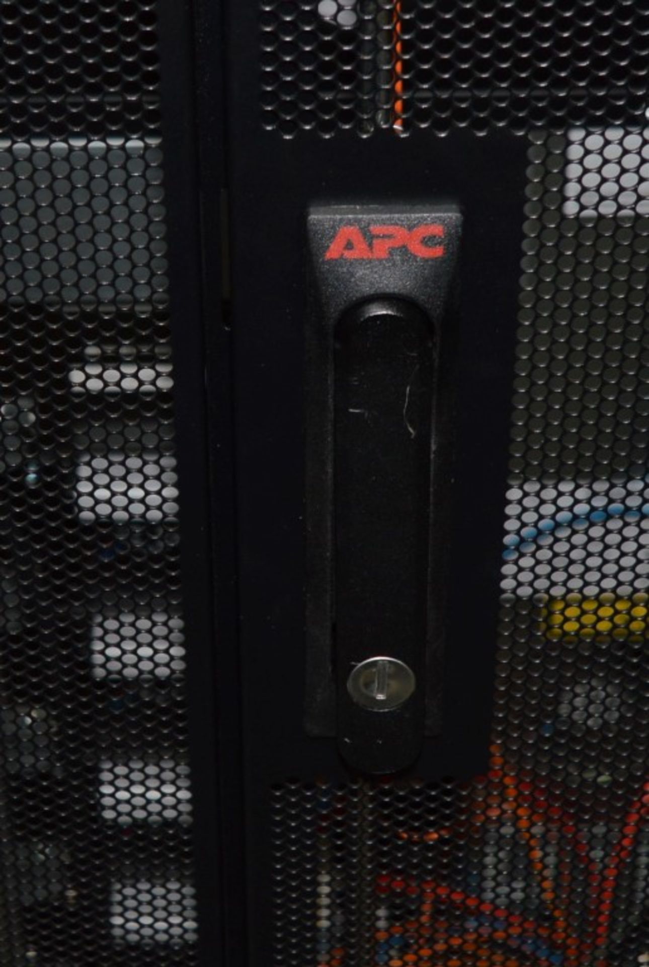 1 x APC Netshelter 42U Server Enclosure - AR3100 Black - Suitable For 19 Inch Compliant - Image 5 of 6