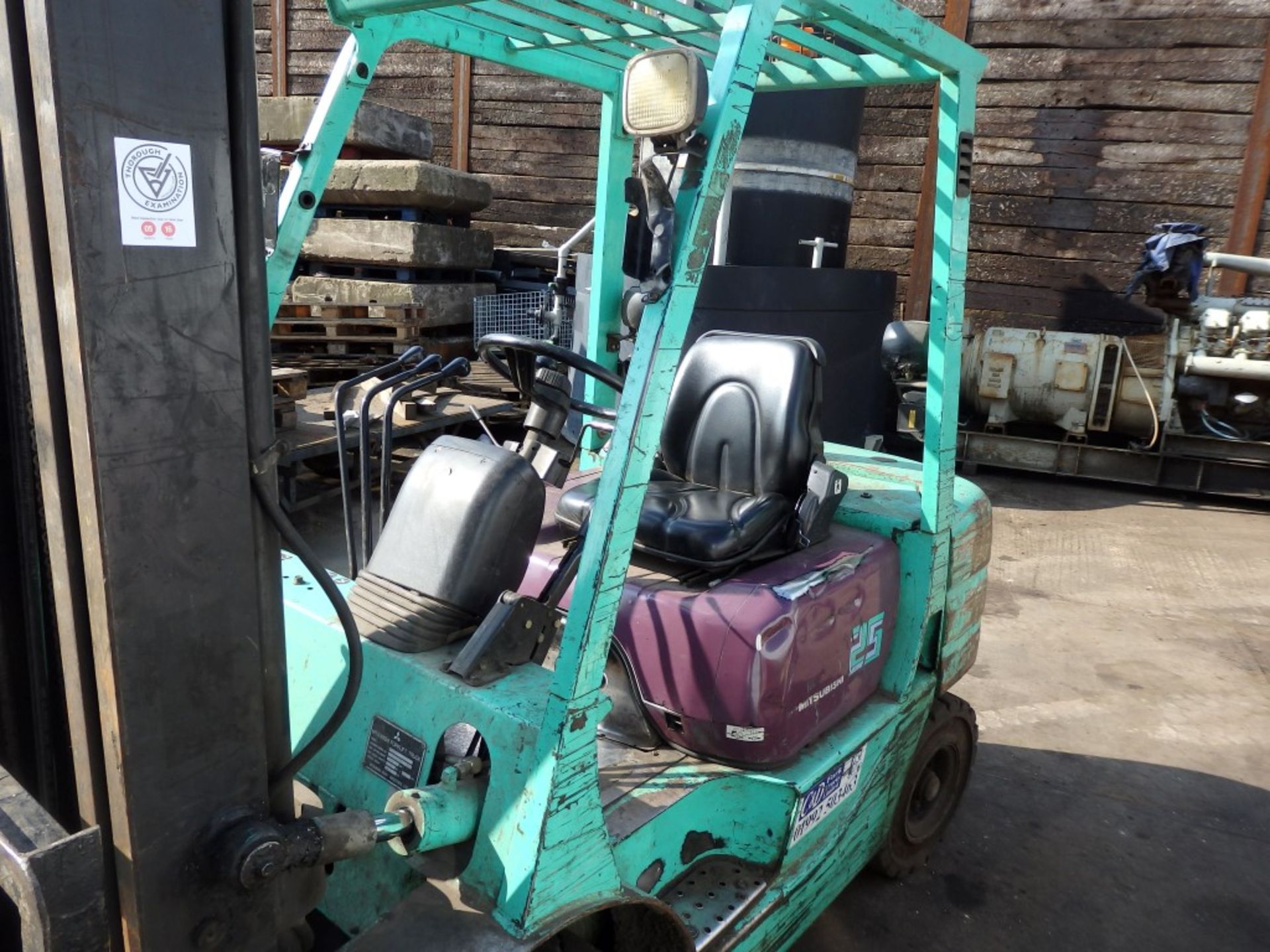 1 x Mitsubishi FD25 1998 Fork Lift Truck - STDE Shift - Lifting weight 2500kg - Maximum Lifting - Image 4 of 31