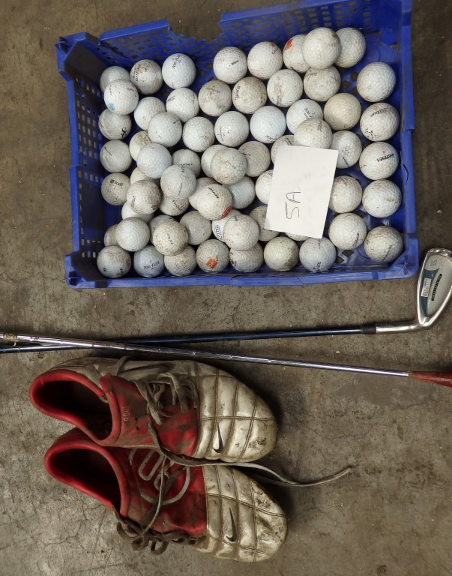 1 x Assorted Collection of Sports Equipment Including 2 x Golf Clubs, Golf Balls and Nike Total - Image 7 of 8