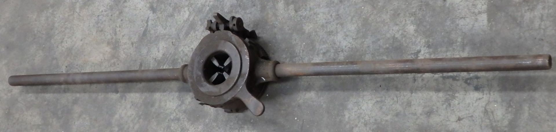 1 x Large Machine Chuck with Removable Rods - Total Length 129cm x Chuck diameter 18cm - CL057 - Ref - Image 9 of 10