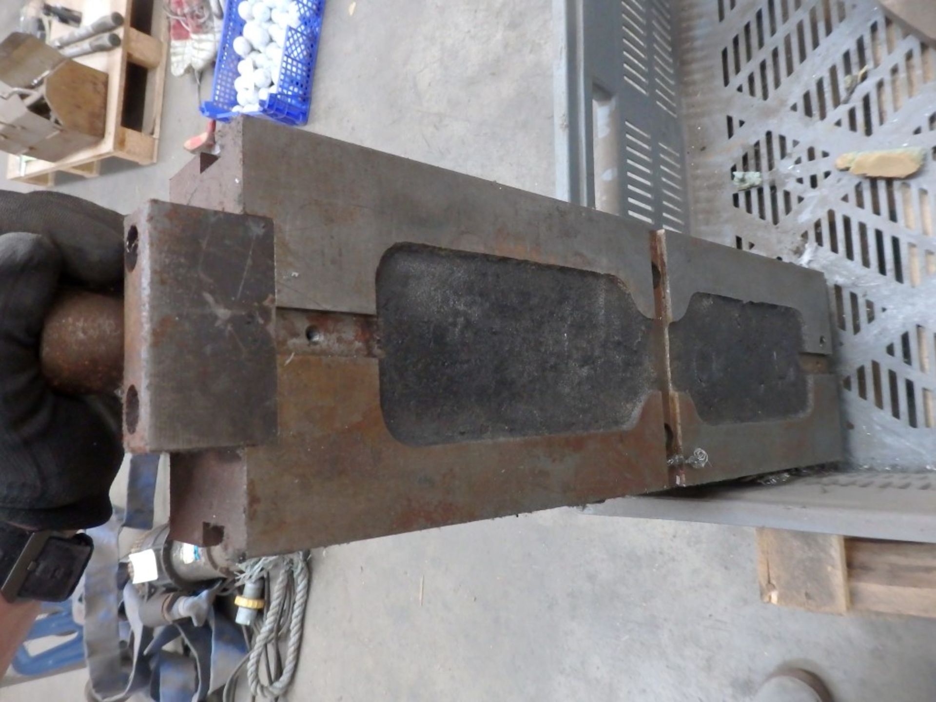 1 x Large Machine Vise - Length 66cm x Width 16cm x Height 12cm - Ref 11A - CL057 - Location: - Image 4 of 5