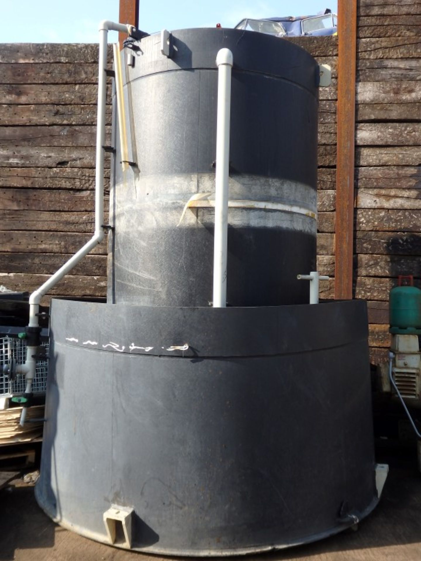 1 x Water Tower Bowser Tank - Used for Storing Rain, Water, Oils or Acids - Overall Height: 370cm