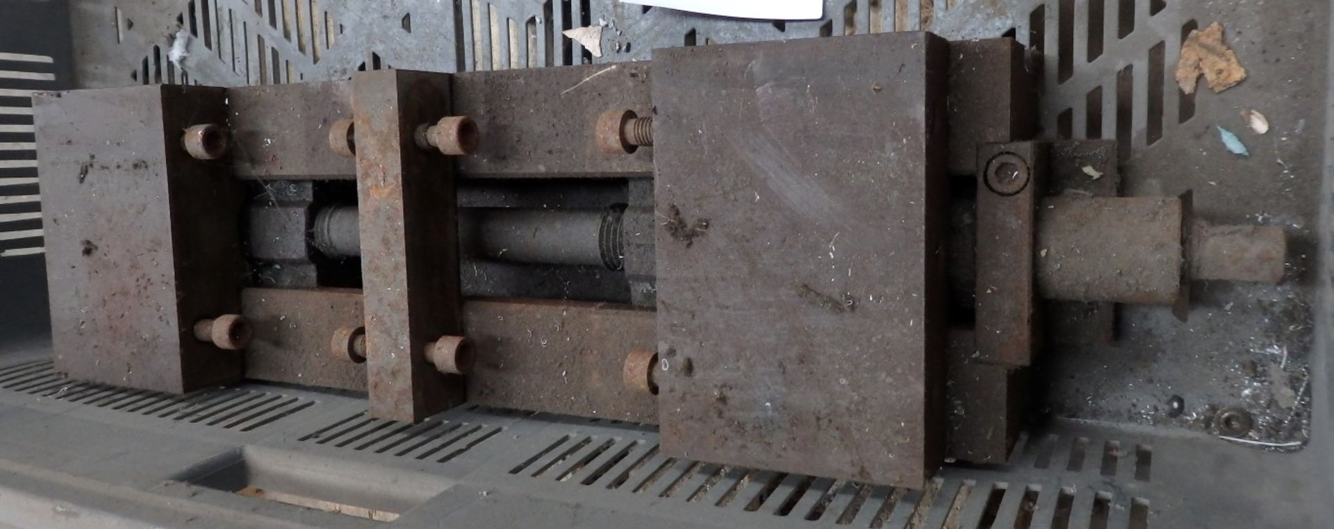 1 x Large Machine Vise - Length 66cm x Width 16cm x Height 12cm - Ref 11A - CL057 - Location: - Image 3 of 5