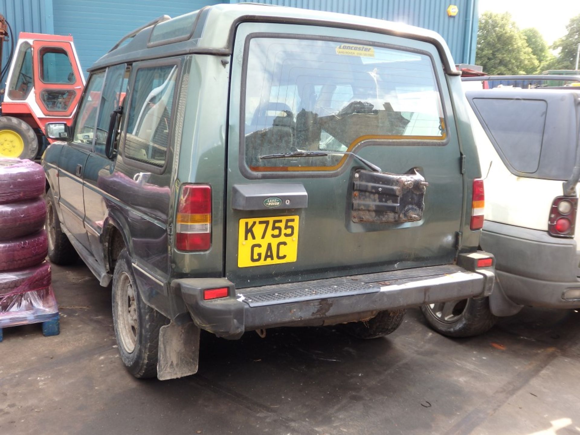 1 x Land Rover Discovery - Registration K755 GAC - Key In Ignition - Been Standing In Yard For 7 - Image 12 of 18