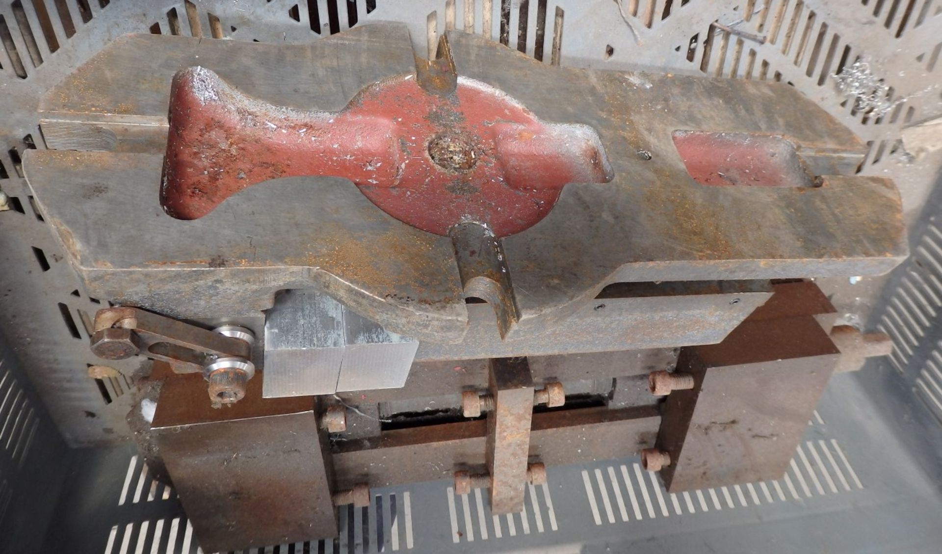 1 x Large Machine Vise - Untested Says Broken - Length 50cm x Width 20cm x Height 10cm - CL057 - - Image 4 of 6