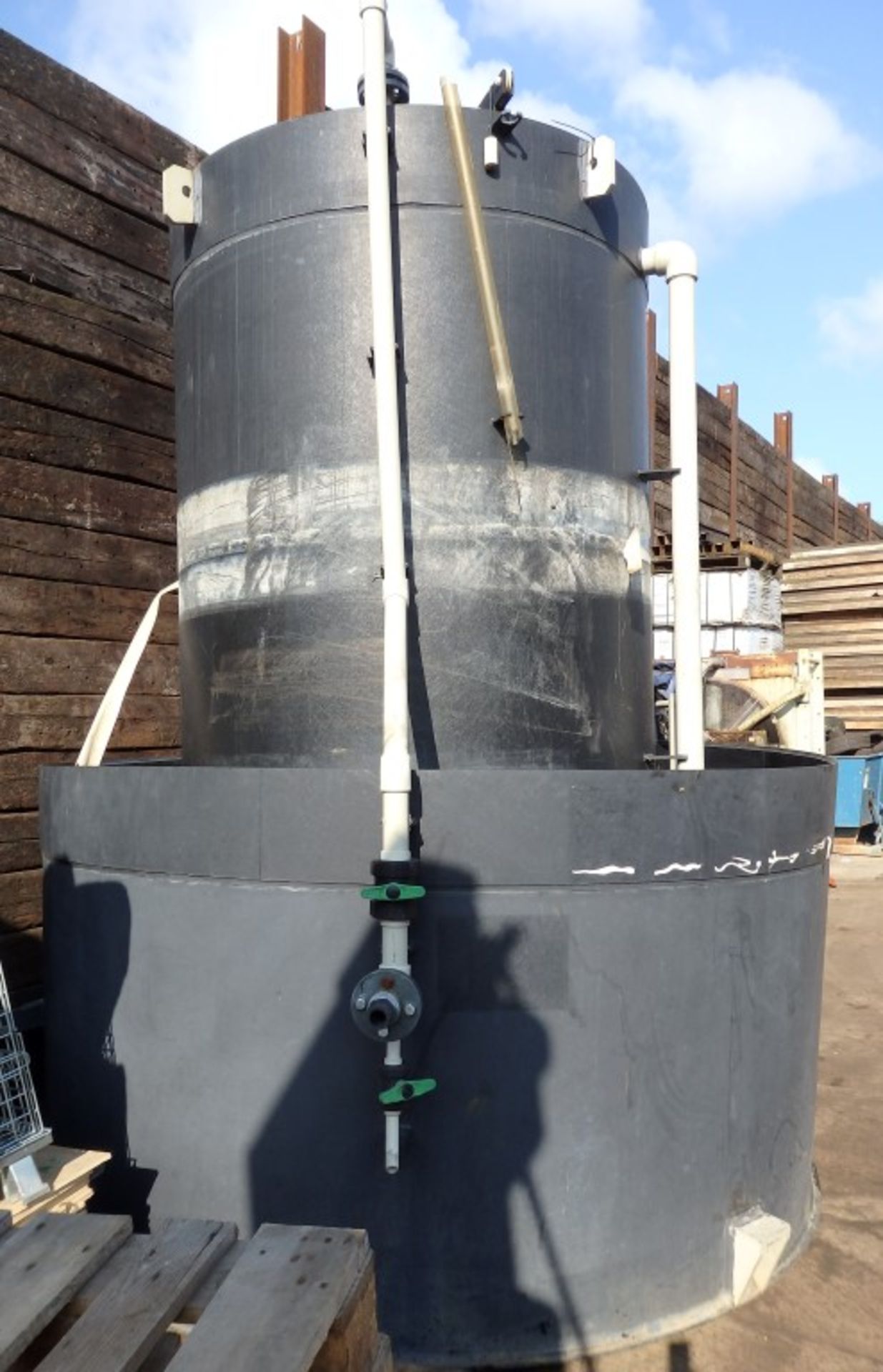 1 x Water Tower Bowser Tank - Used for Storing Rain, Water, Oils or Acids - Overall Height: 370cm - Image 10 of 11