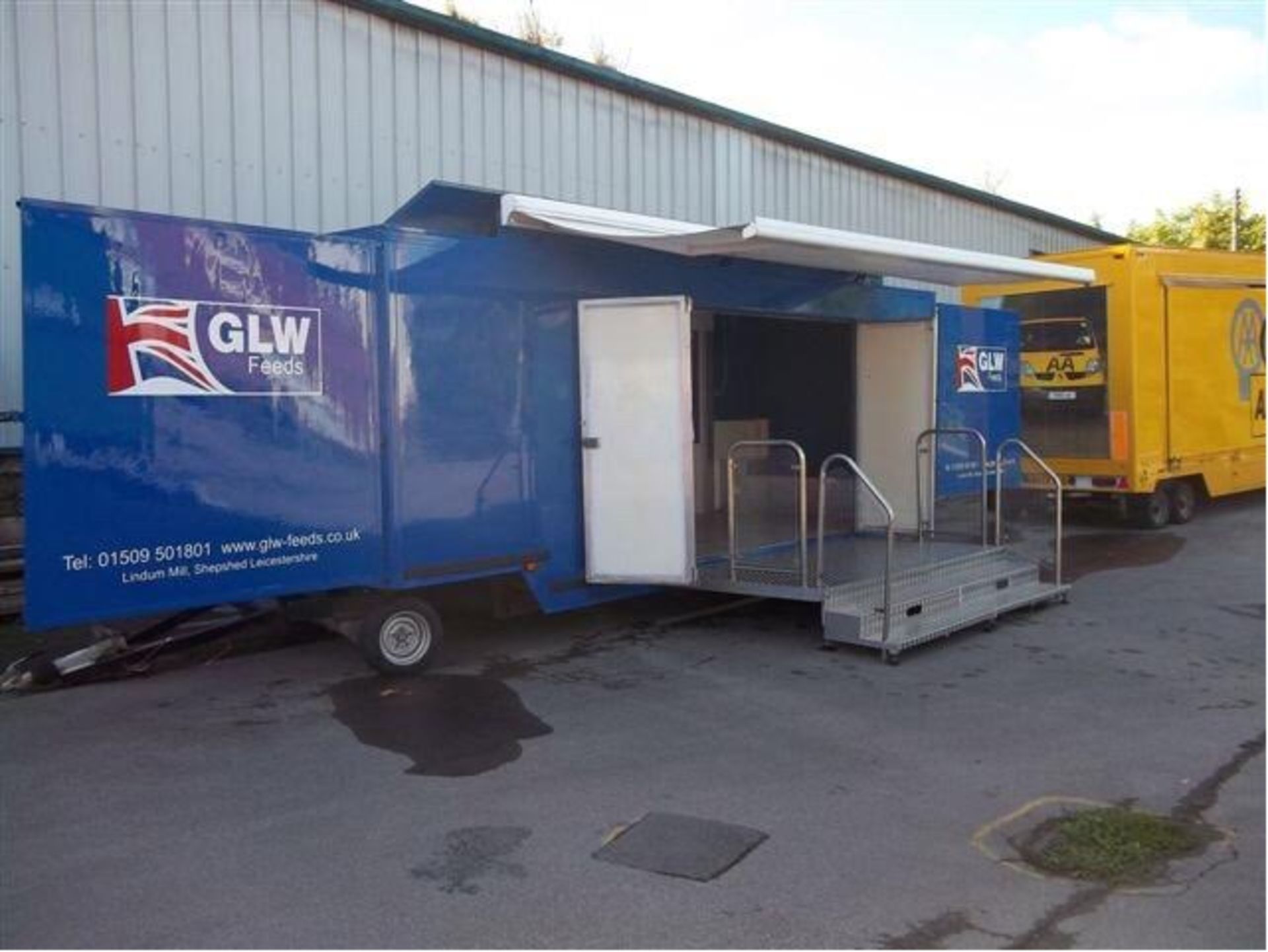 11 metre length County Group towable Trailer ideal for exhibitions and temporary store - 2.2metres - Image 2 of 4