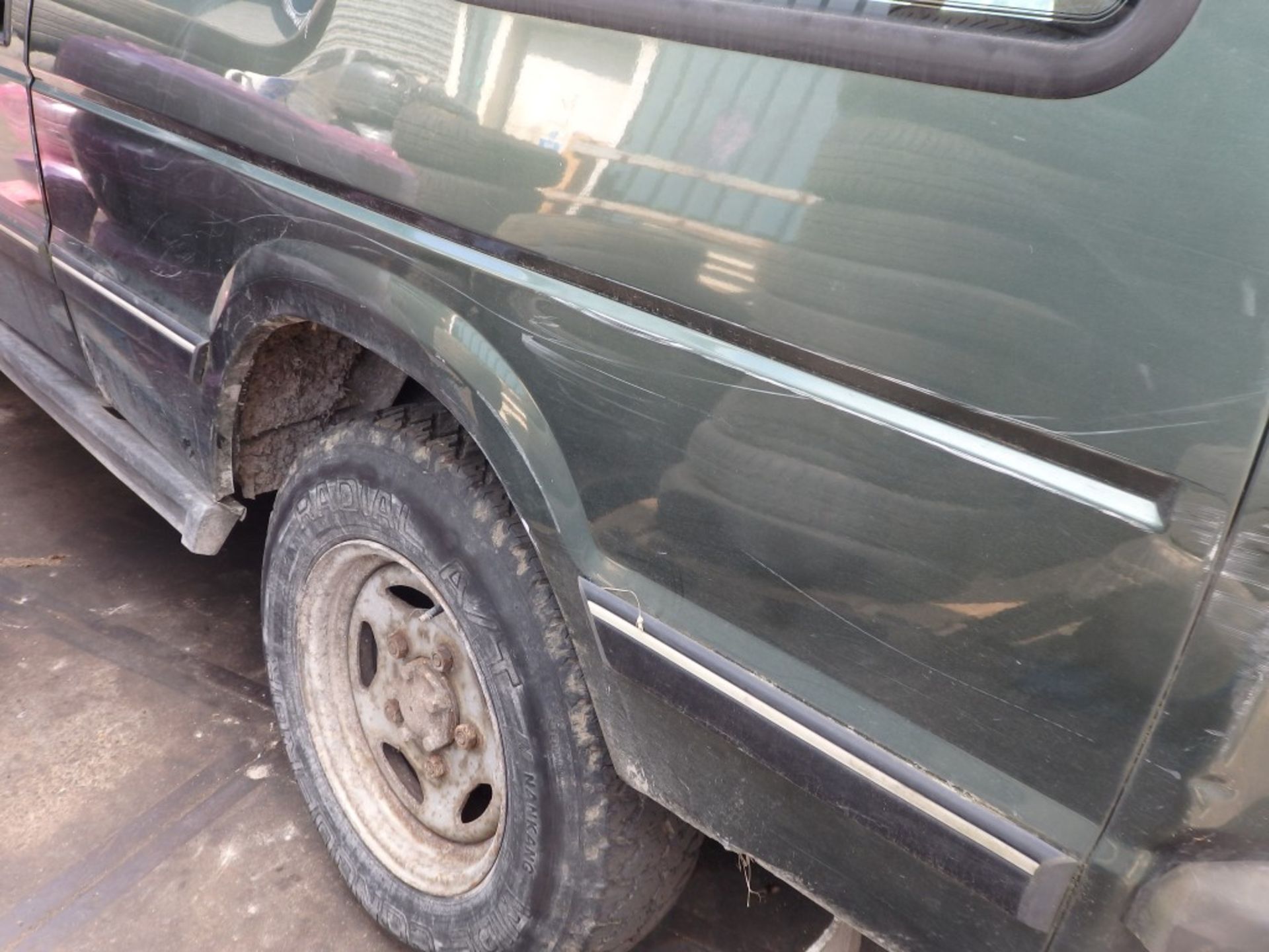 1 x Land Rover Discovery - Registration K755 GAC - Key In Ignition - Been Standing In Yard For 7 - Image 14 of 18