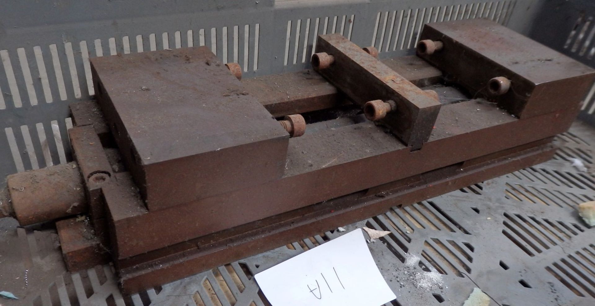 1 x Large Machine Vise - Length 66cm x Width 16cm x Height 12cm - Ref 11A - CL057 - Location: