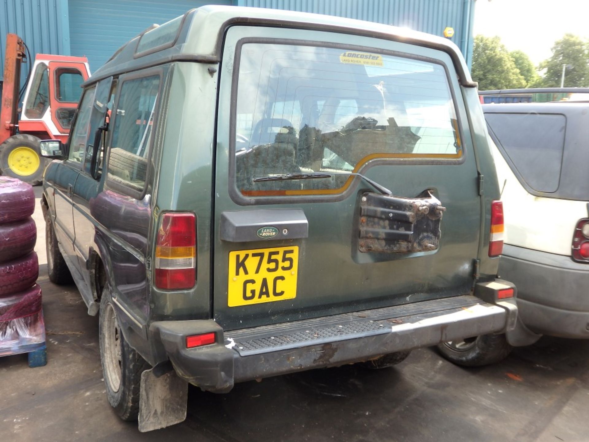 1 x Land Rover Discovery - Registration K755 GAC - Key In Ignition - Been Standing In Yard For 7 - Image 11 of 18