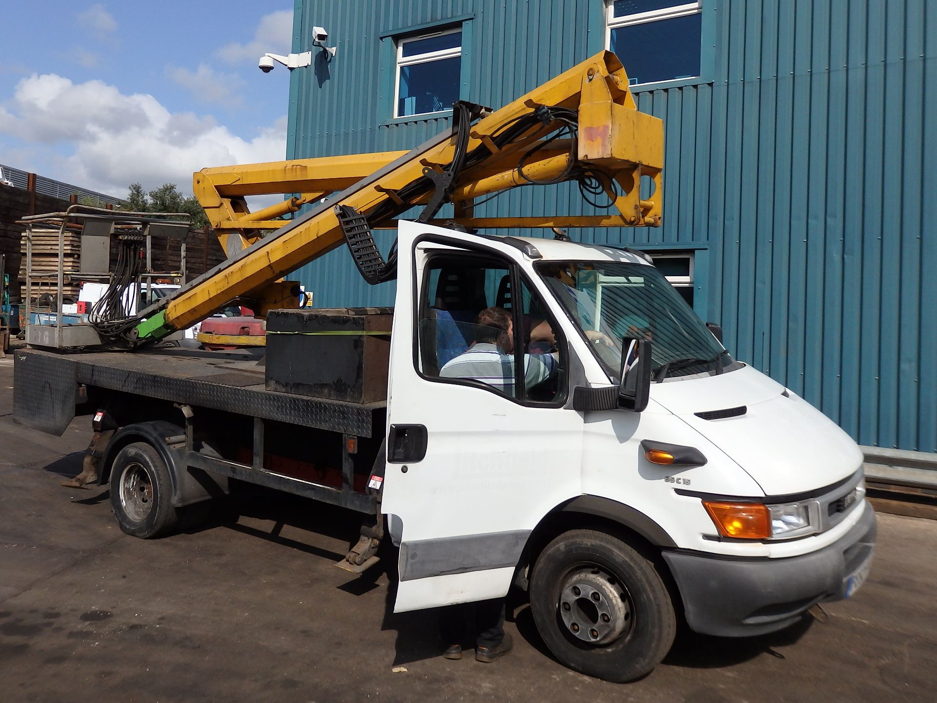 1 x 2002 (52 Reg) White Iveco Transit 65C15 Crane / Cherry Picker With Outstanding Reach and 2 Man - Image 2 of 71