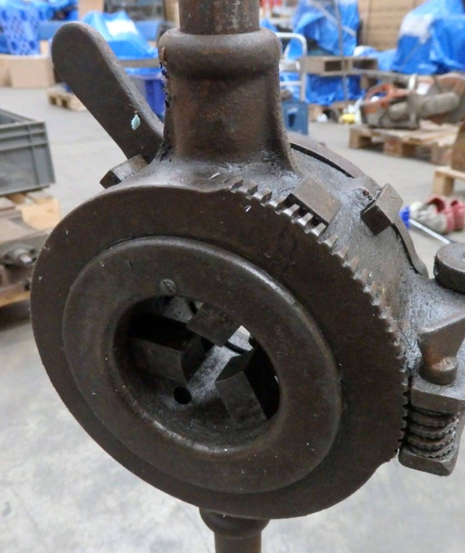 1 x Large Machine Chuck with Removable Rods - Total Length 129cm x Chuck diameter 18cm - CL057 - Ref - Image 3 of 10