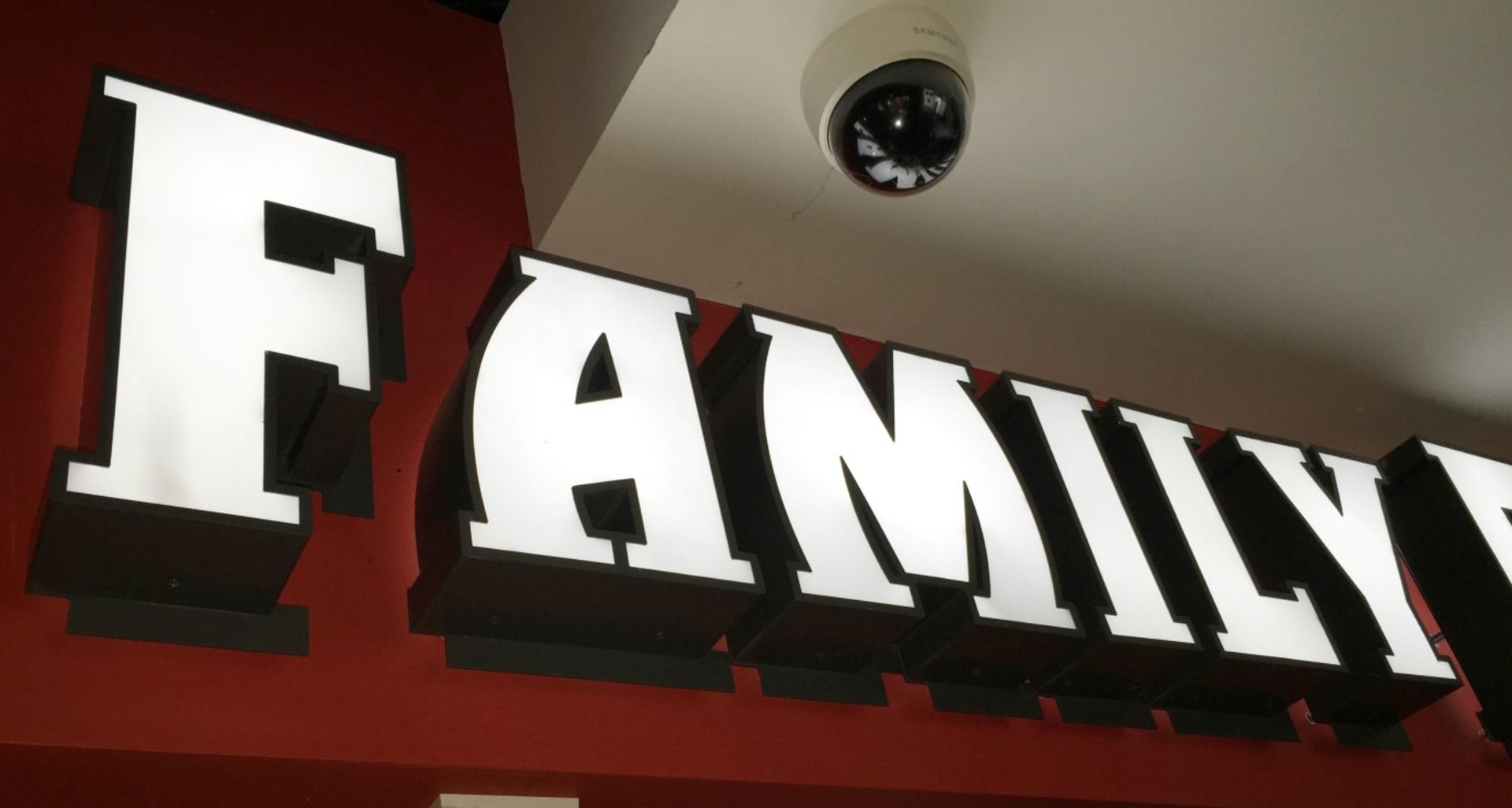 FAMILY FAVOURITES Illuminated SIGNAGE Individual Letters Measuring 9ft in Width - Approx Letter - Image 2 of 3