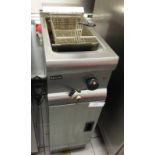 1 x Lincat Silverlink Series Single Freestanding Deep Fat Fryer - Stainless Steel - Dimensions H92 x