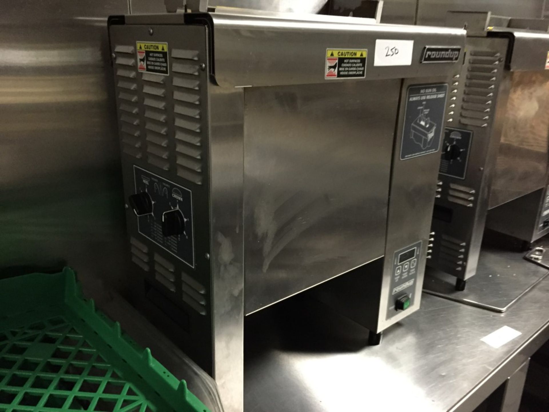 1 x Roundup 9210100 Commercial Stainless Steel Vertical Contact Toaster - Toasts Up To 7000 Slices/ - Image 3 of 3