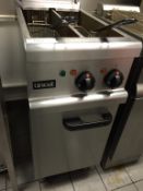 1 x Lincat Silverlink Twin Freestanding Deep Fat Fryer - Stainless Steel - Dimensions H92 x W30 x