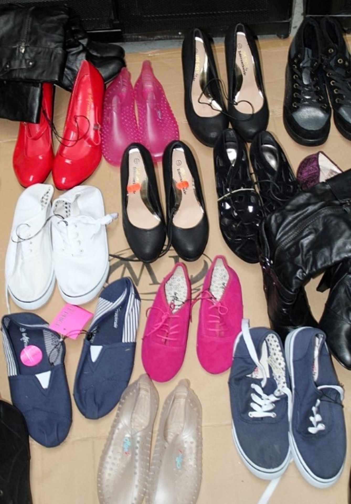 29 x Pairs Of Assorted Ladies Footwear – Box2613 – Includes Shoes & Boots - Various Colours, Sizes & - Image 3 of 3