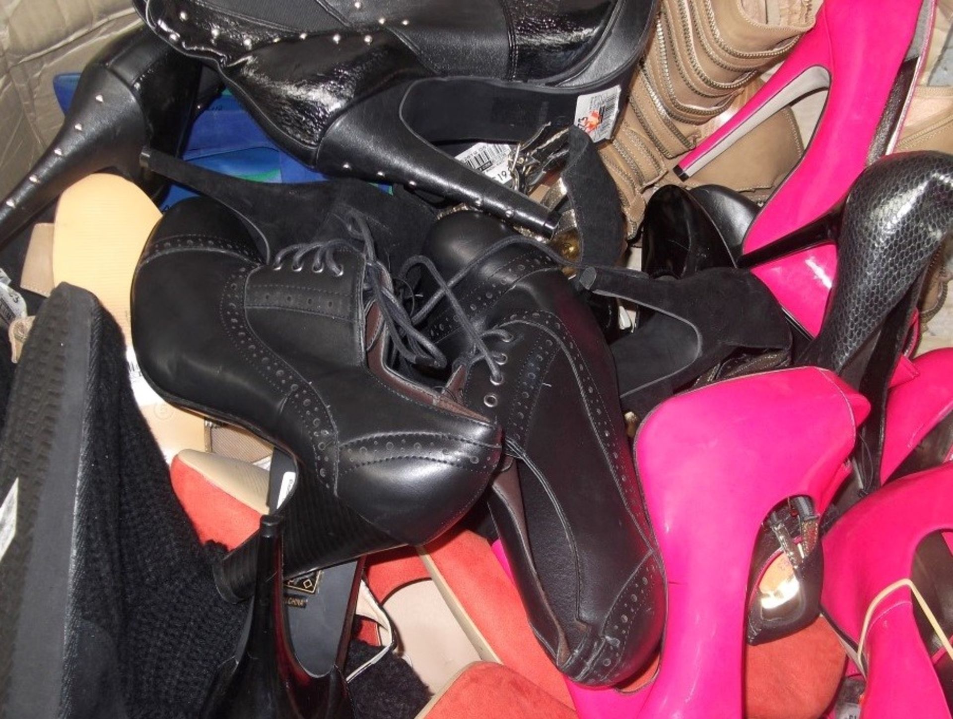 21 x Pairs Of Assorted Ladies Shoes – Box356 – Includes Shoes Of Various Colours, Popular Sizes & - Image 2 of 5