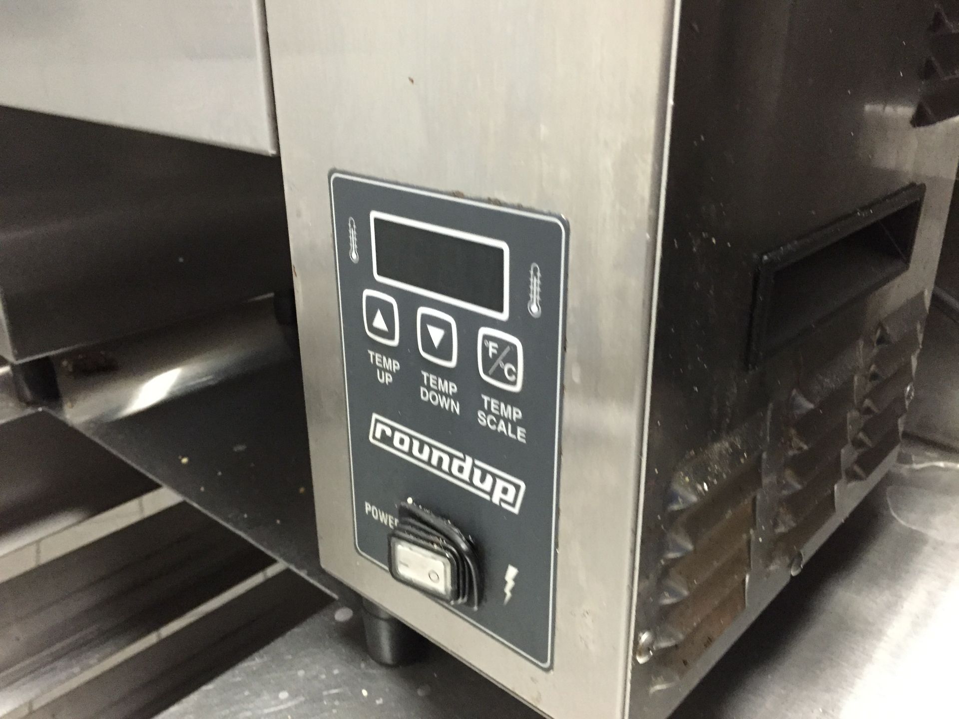 1 x Roundup 9210100 Commercial Stainless Steel Vertical Contact Toaster - Toasts Up To 7000 Slices/ - Image 2 of 4