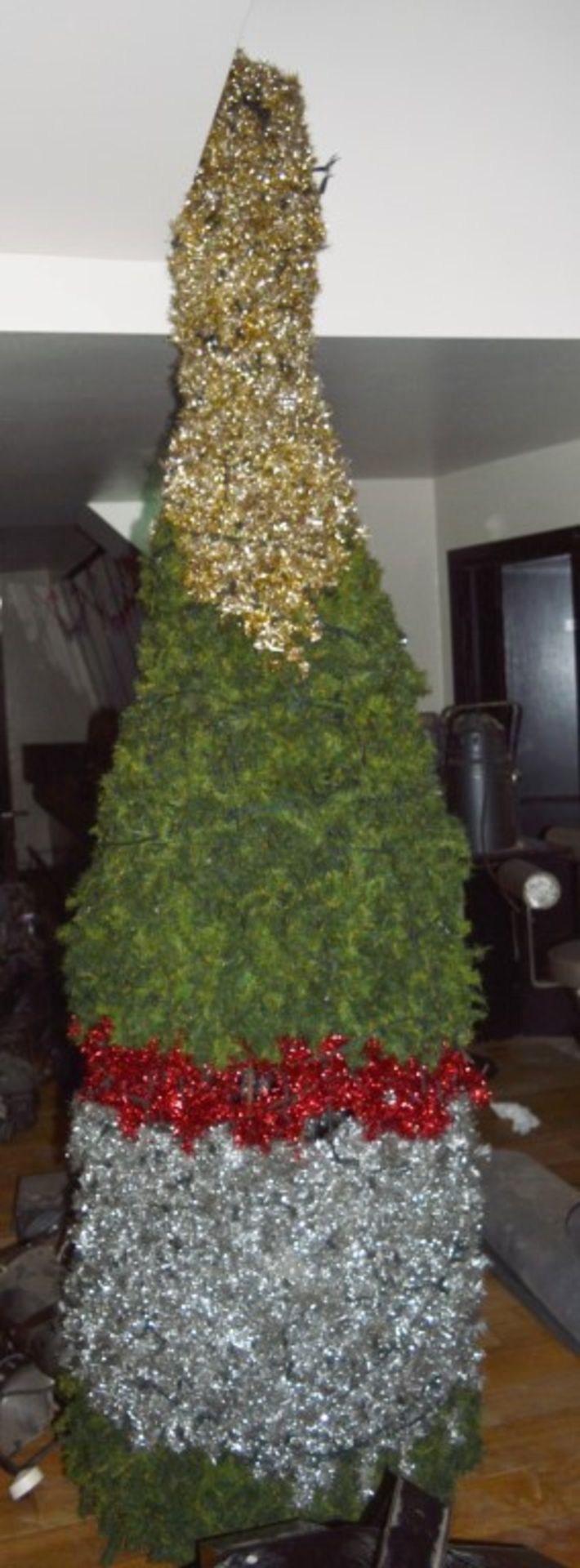 1 x Giant WINE BOTTLE Shaped CHRISTMAS TREE - Stands Approx 9ft Tall - 80cm Diameter - HUGE SIZE - - Image 3 of 4