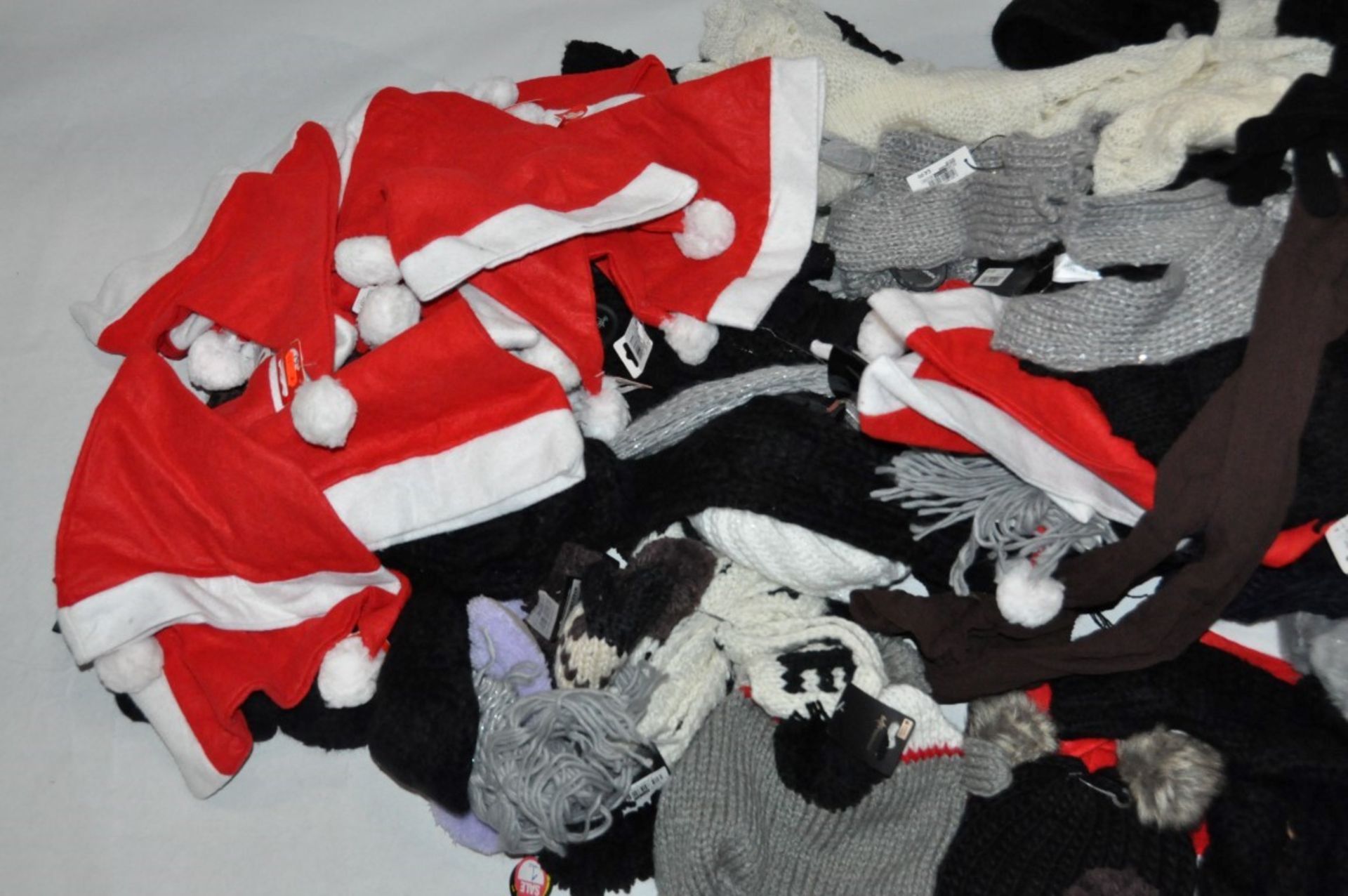 **WINTER WEAR** Approx 80 x Items Of Assorted Women's / Girls WINTER Clothing & Accessories – - Image 2 of 3