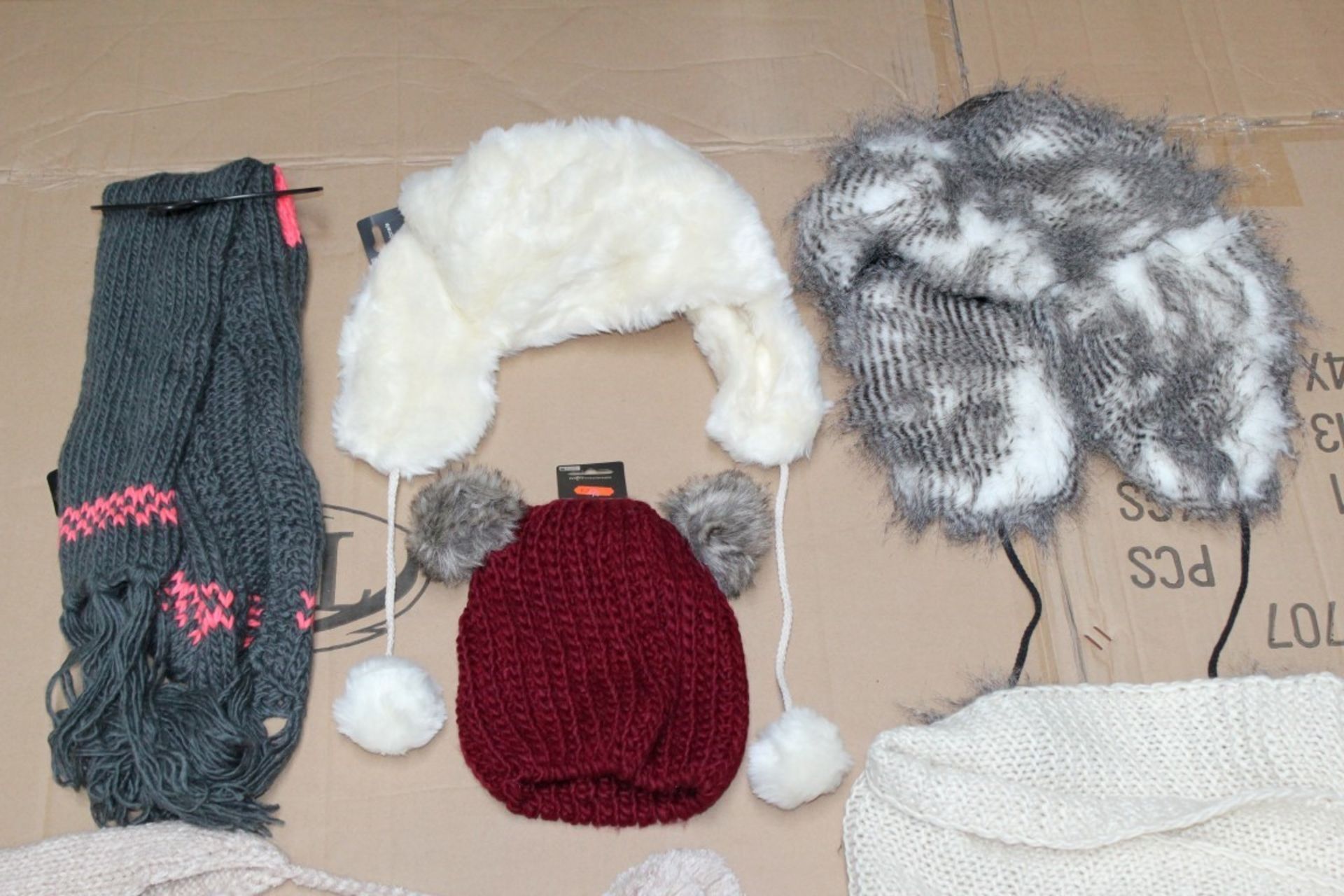 **WINTER WEAR** Approx 100 x Items Of Assorted Women's / Girls WINTER Clothing & Accessories – - Image 2 of 3
