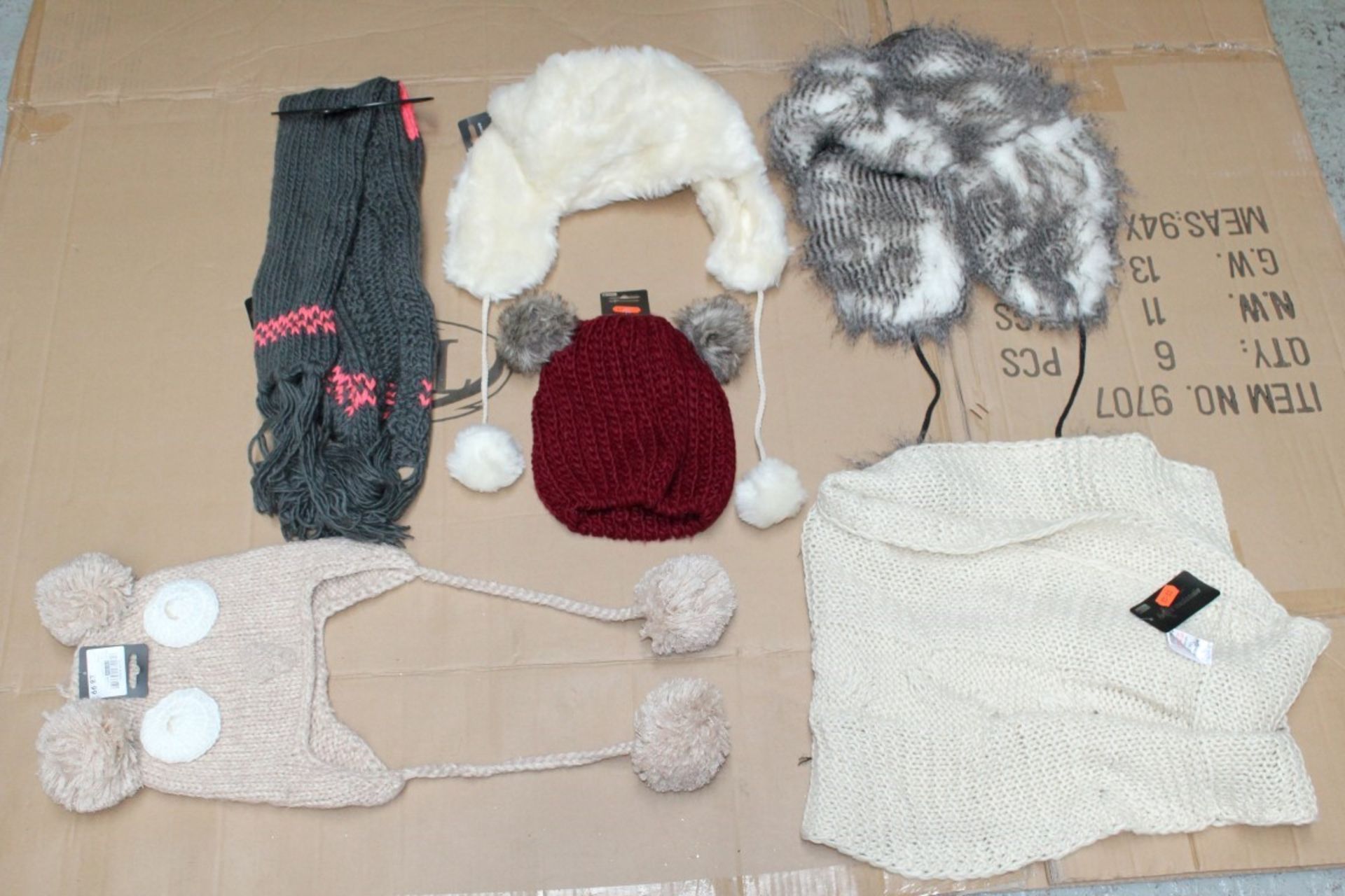 **WINTER WEAR** Approx 100 x Items Of Assorted Women's / Girls WINTER Clothing & Accessories – - Image 3 of 3