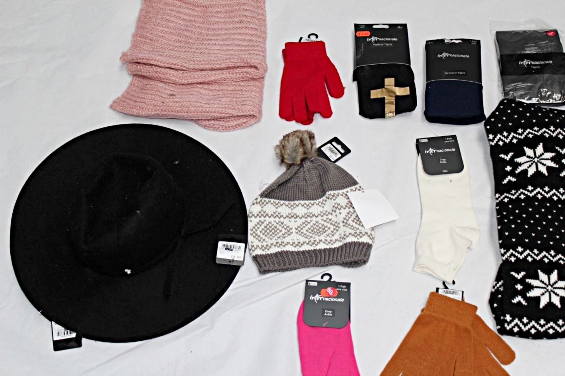 Approx 100 x Items of Assorted Women's / Girls Winter Accessories – Box2506 – Includes Hats, - Image 4 of 4