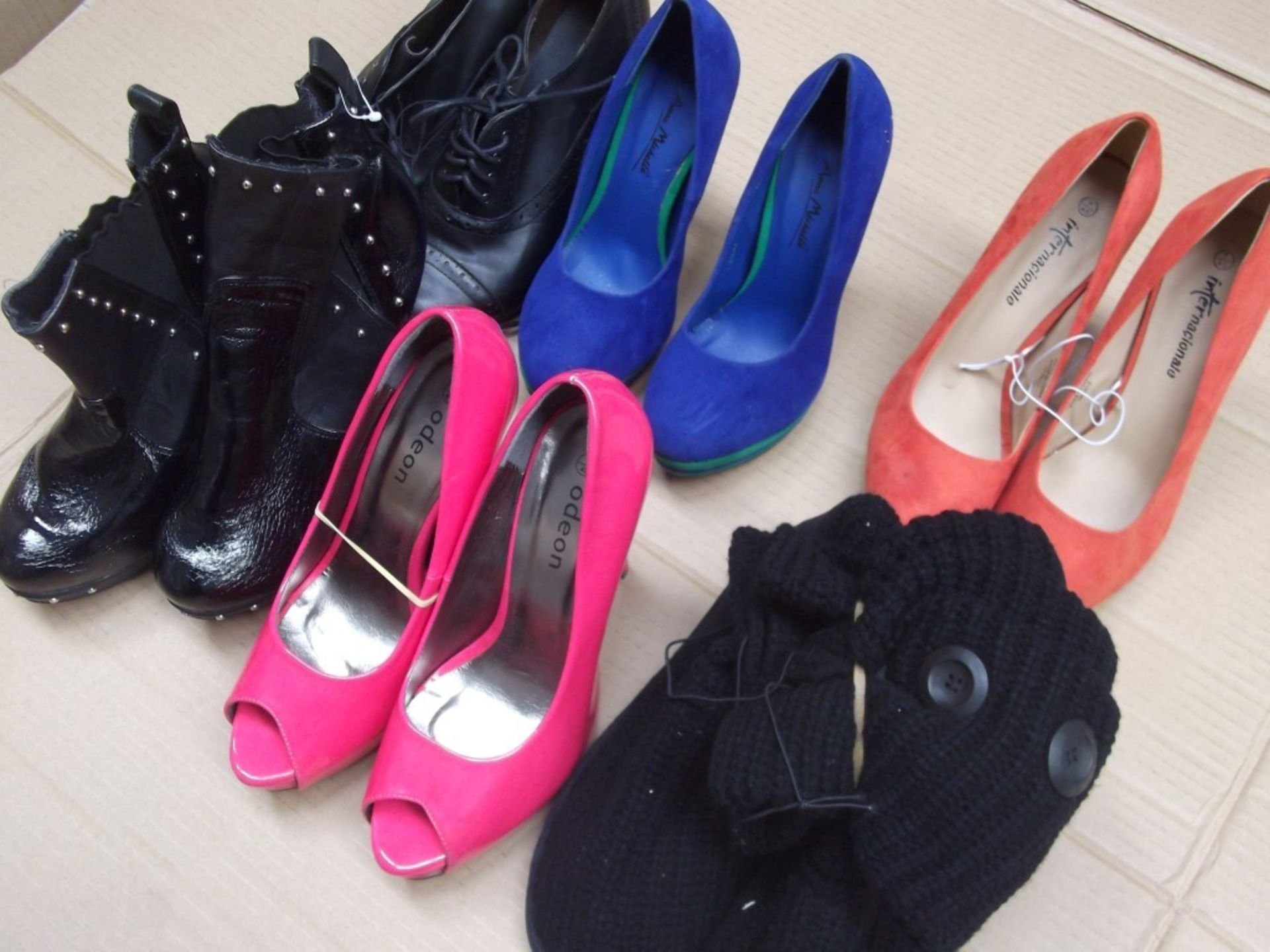 21 x Pairs Of Assorted Ladies Shoes – Box356 – Includes Shoes Of Various Colours, Popular Sizes & - Image 4 of 5