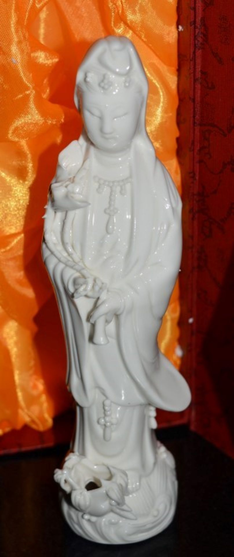 30 x Oriental Chinese Figurines in Gift Boxes - Porcelain Figurines Standing 8 Inches Tall - Brand - Image 4 of 7
