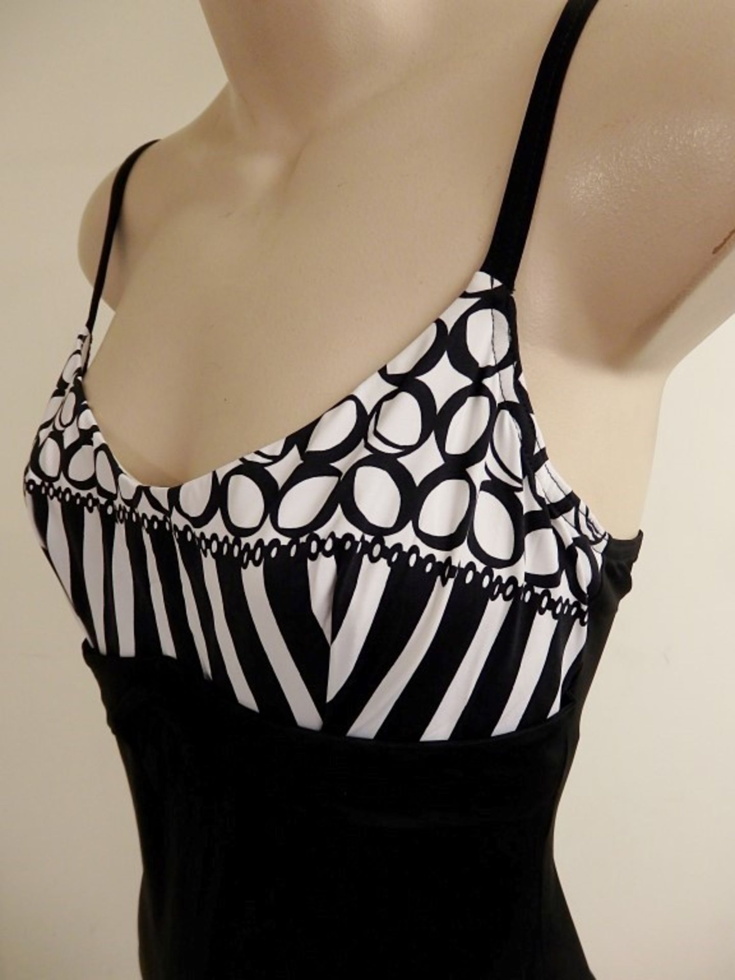 1 x Rasurel - Black/White patterned - Borneo Swimsuit - R20435 - Size 2C - UK 32 - Fr 85 - EU/Int 70 - Image 4 of 5