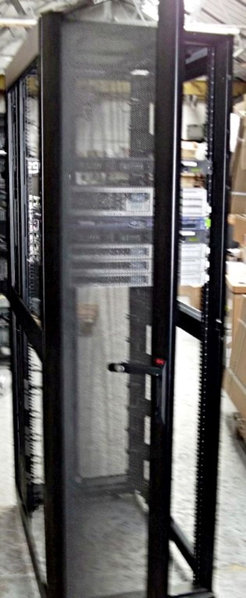 1 x APC Netshelter Server Rack With 7 x Assorted Sun Fire Servers (V & X-Series) - CL106 - Ref: - Image 6 of 8