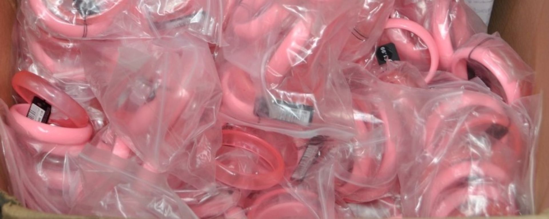 200 (approx) x UNO Braclets - Colour: PINK - Supplied In Packs Of 2 - Good Resale Potential - PRO123 - Image 3 of 3