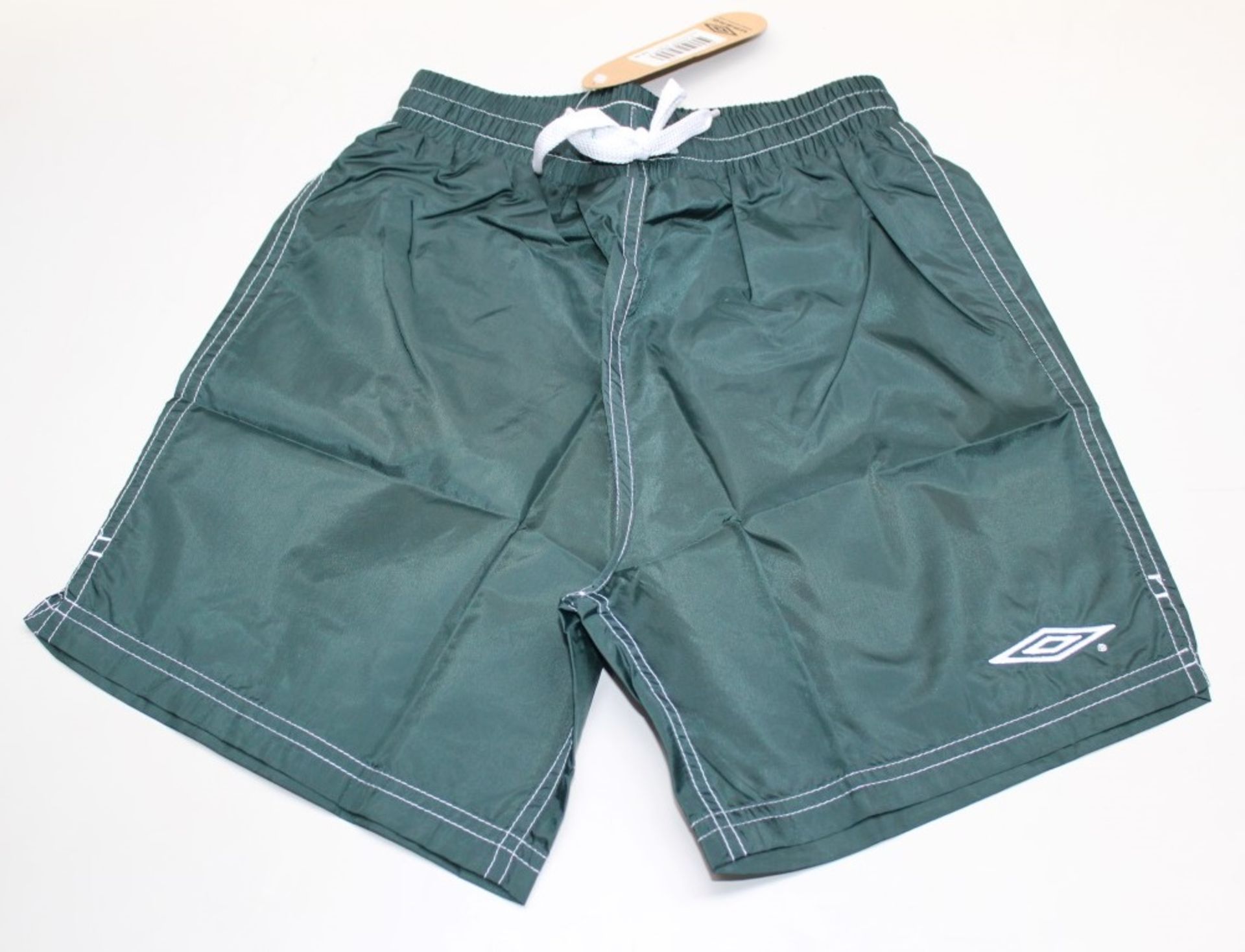 31 x Assorted Umbro Rio Grande Shorts - Youth Sizes - Size: All Youth Medium - Colour: Green / - Image 3 of 5