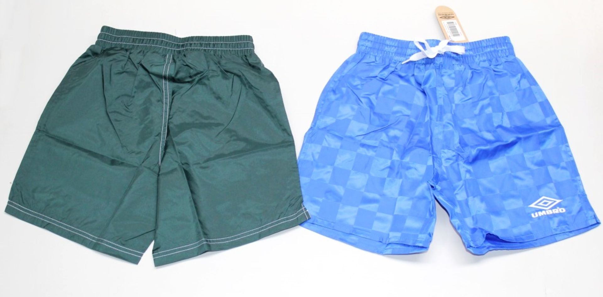 31 x Assorted Umbro Rio Grande Shorts - Youth Sizes - Size: All Youth Medium - Colour: Green / - Image 2 of 5