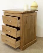 1 x Matlock Solid Oak 3 Drawer Bedside Cabinet - MADE FROM 100% AMERICAN SOLID OAK - CL112 - New,