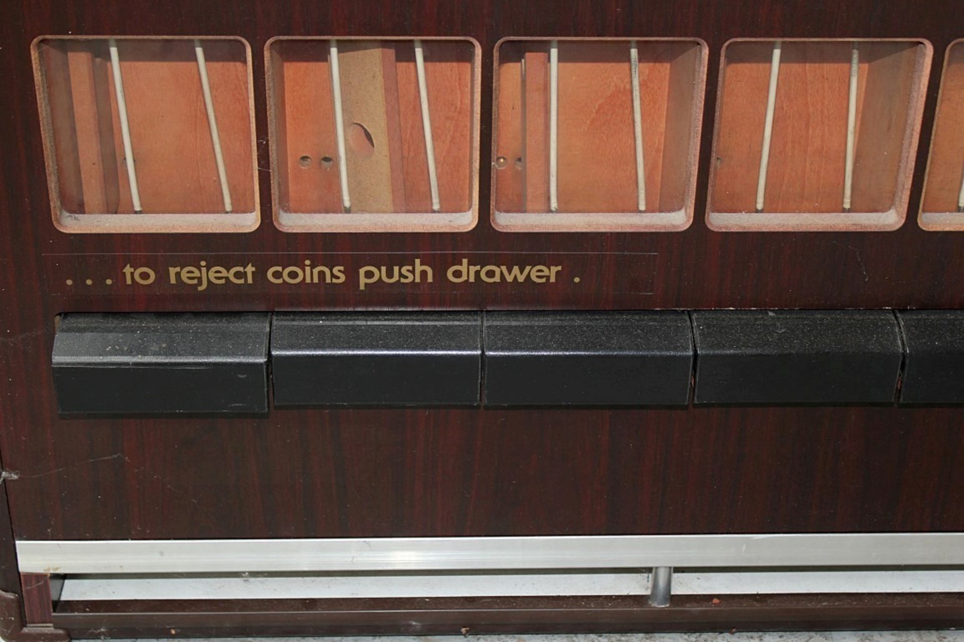 1 x Mechanical Cigarette Vending Machine - Coin-operated With Dark Oak Finish - Wall Mounted - Pre- - Image 7 of 7