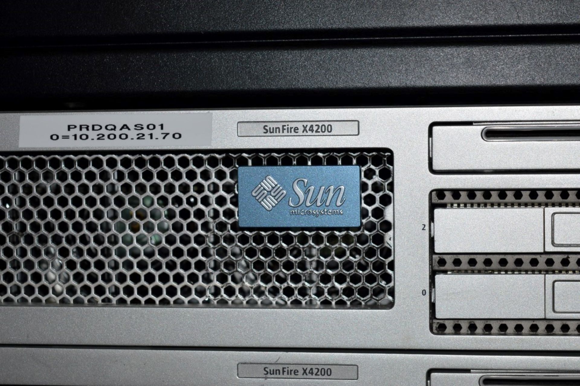 1 x APC Netshelter Server Rack With Sunfire Server Systems Including X4100 (8gb Two CPU), X4200 (8gb - Image 9 of 18