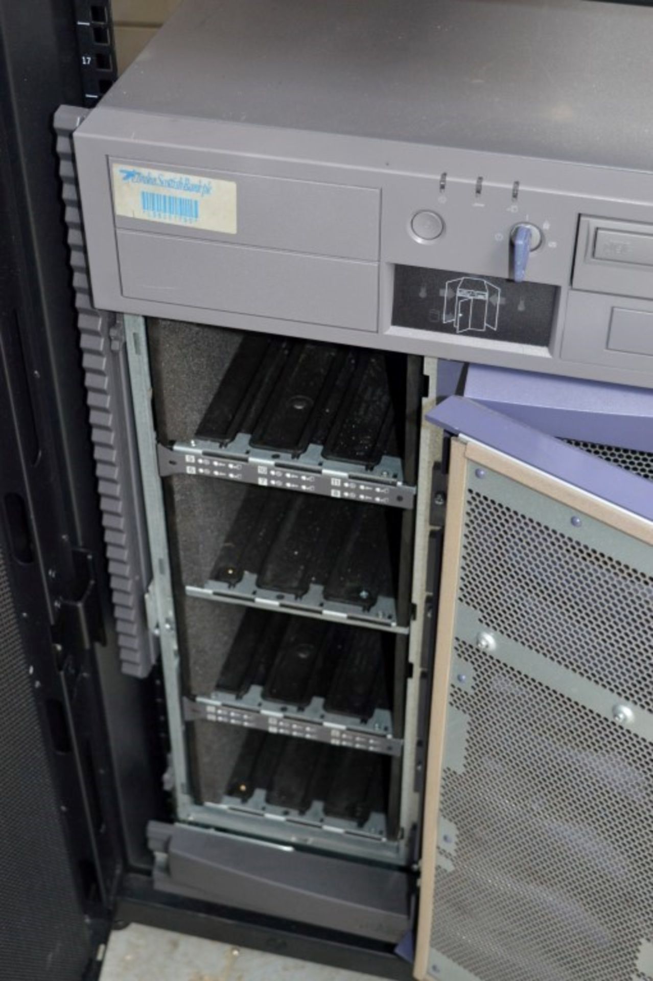 1 x APC Netshelter Server Rack With Sunfire Server Systems Including X4100 (8gb Two CPU), X4200 (8gb - Image 5 of 18
